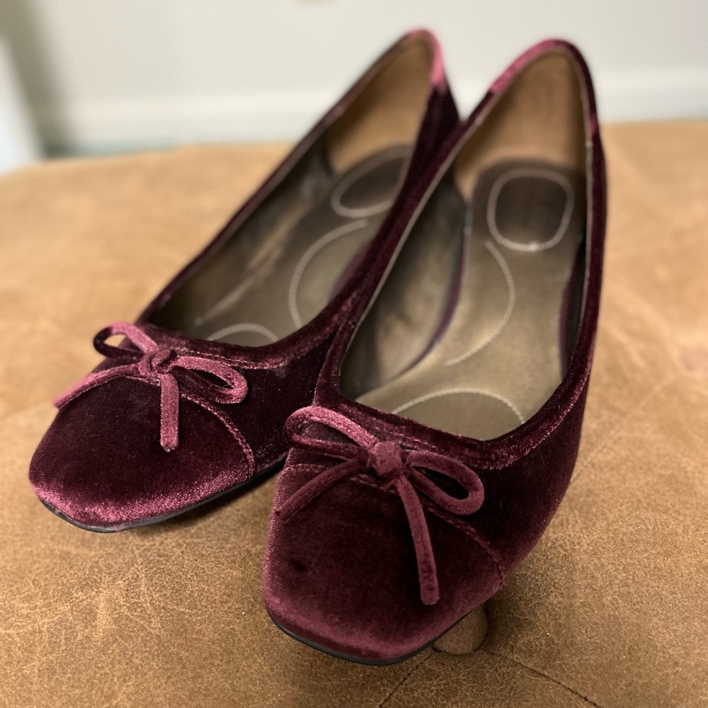 Wine colored velvet shoes size 8